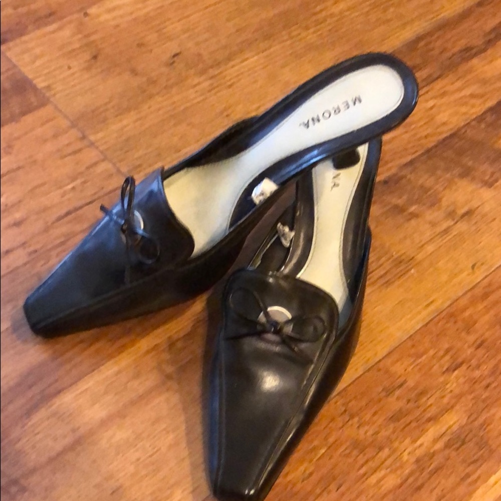 Barely worn; Dress shoes- brown with small bows